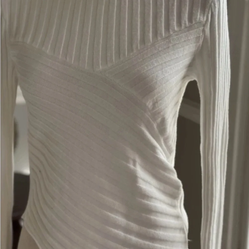 Chic White Ribbed Sweater - Picture 1 of 11